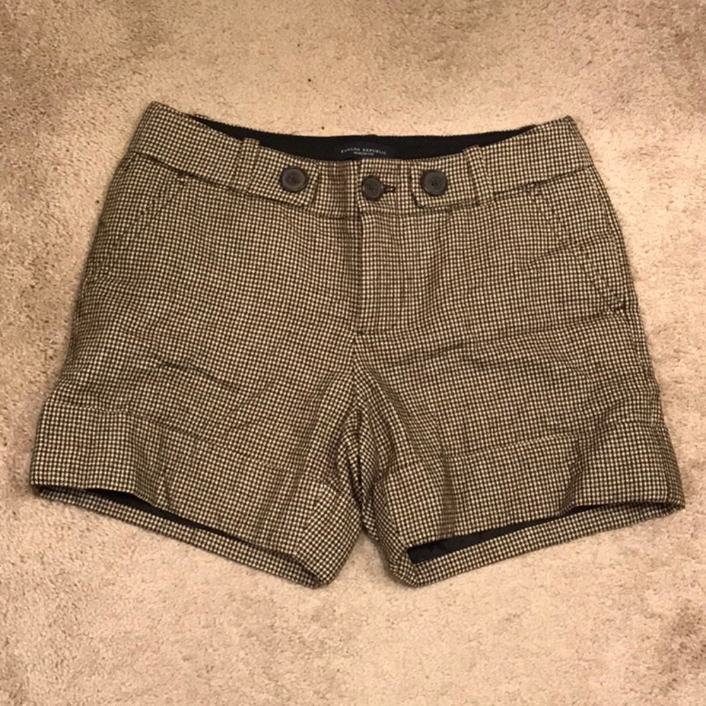 Banana Republic Martin Fit Shorts. Size 8